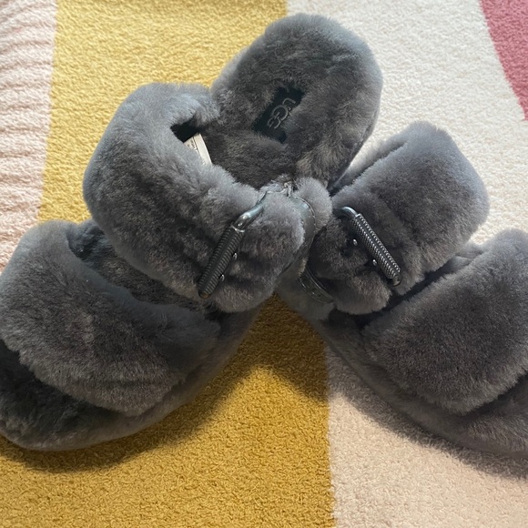 Fluffy UGG Sandals - Picture 7 of 8